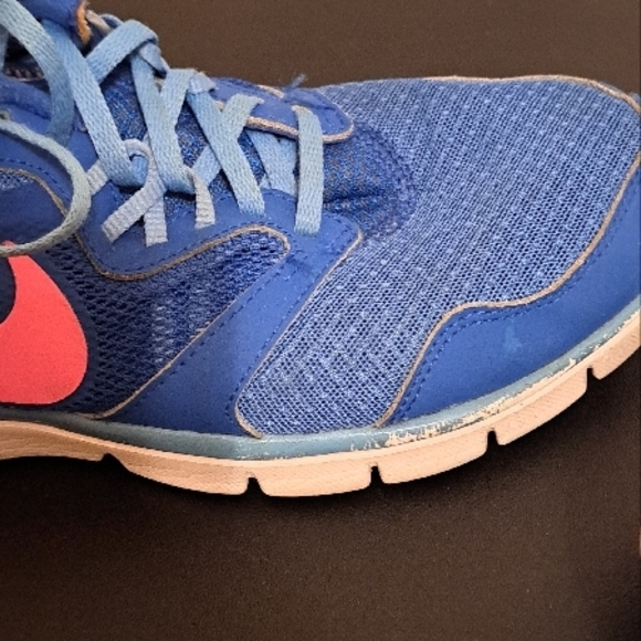 Nike Women's Blue Running Shoes GUC. See pics for flaws. Plenty of wear left. - Picture 7 of 11